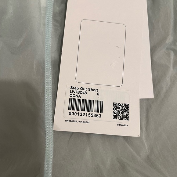 Lululemon shorts - Picture 2 of 5